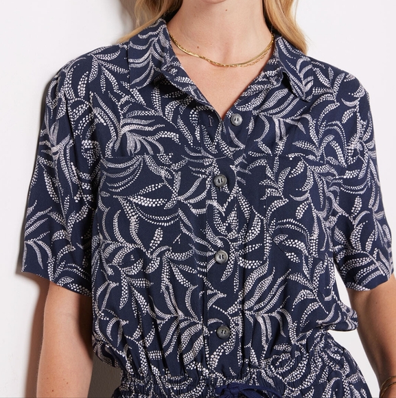 EVEREVE NWT Navy White Ivy Palm Print Button Front Collared Jumper - Picture 3 of 5